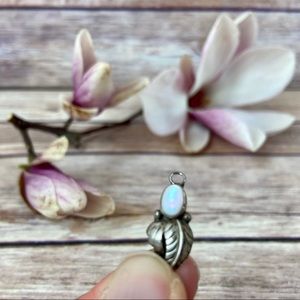 Vintage Navajo Sterling Silver Opalescent Pendant